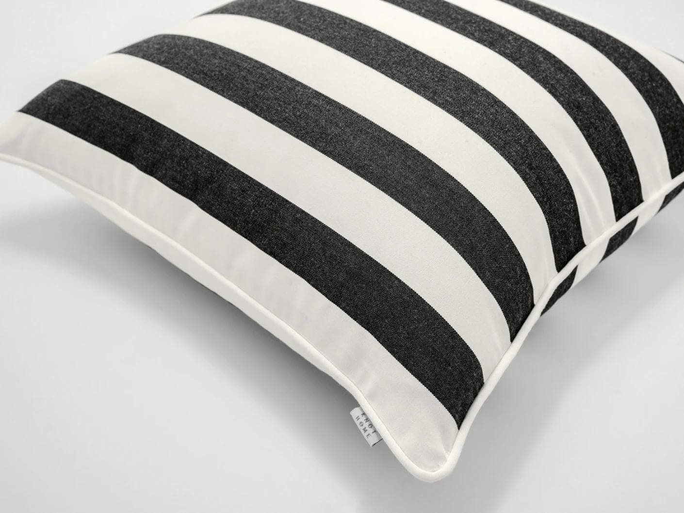 Aelia Ebony single - outdoor in black, shown in a product top view as image 3