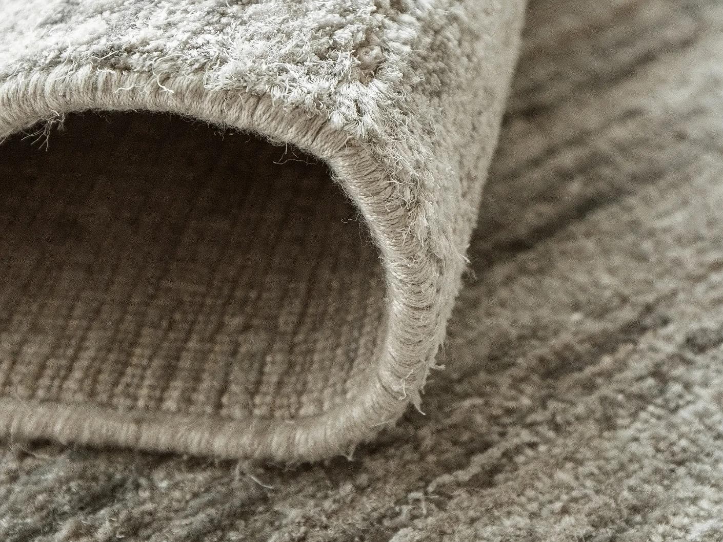 Beatrice Dune 01 carpet in dune and grey, shown in a product close-up as image 8