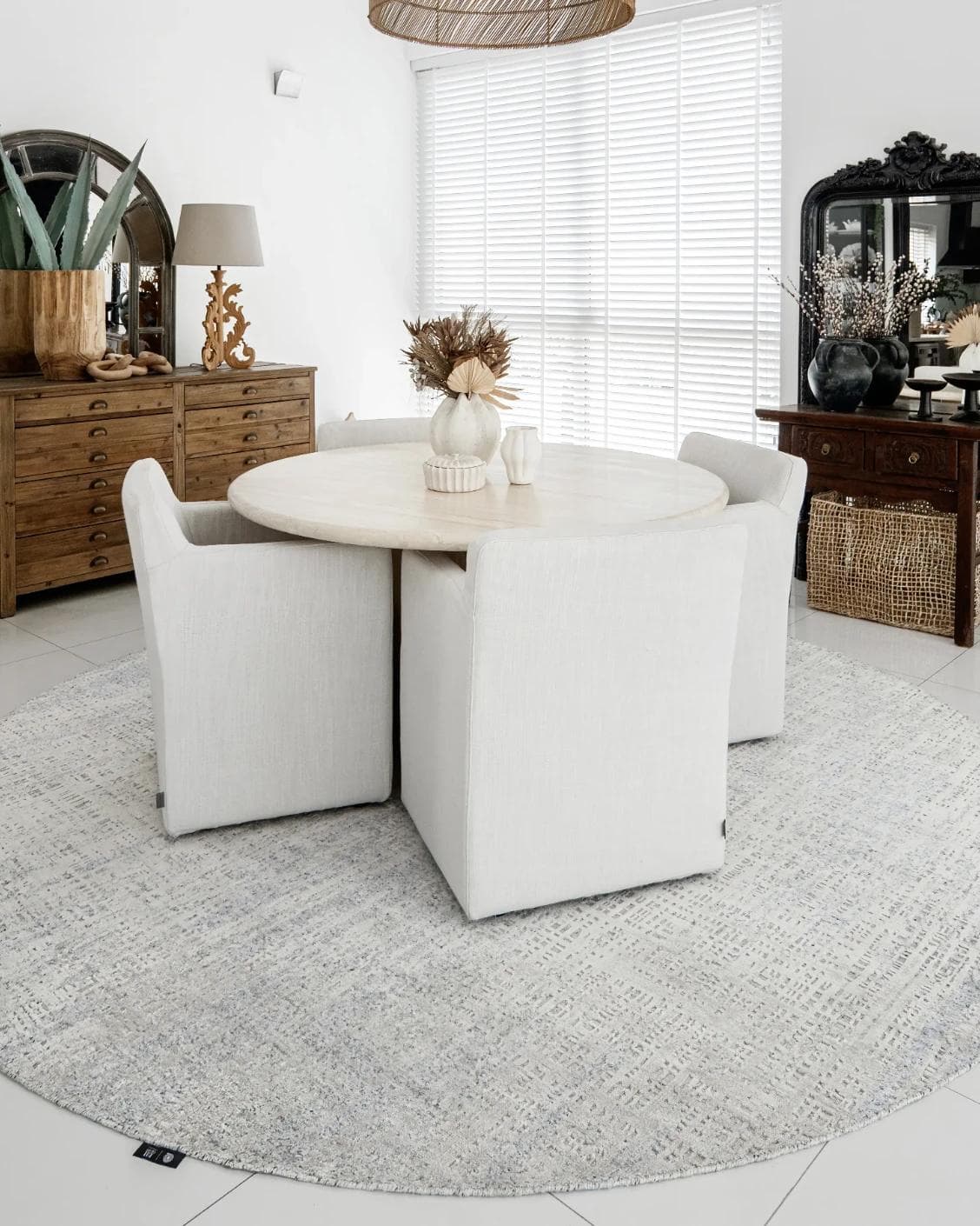 Eh Dillan Ocean Round carpet in blue, shown in a lifestyle front view