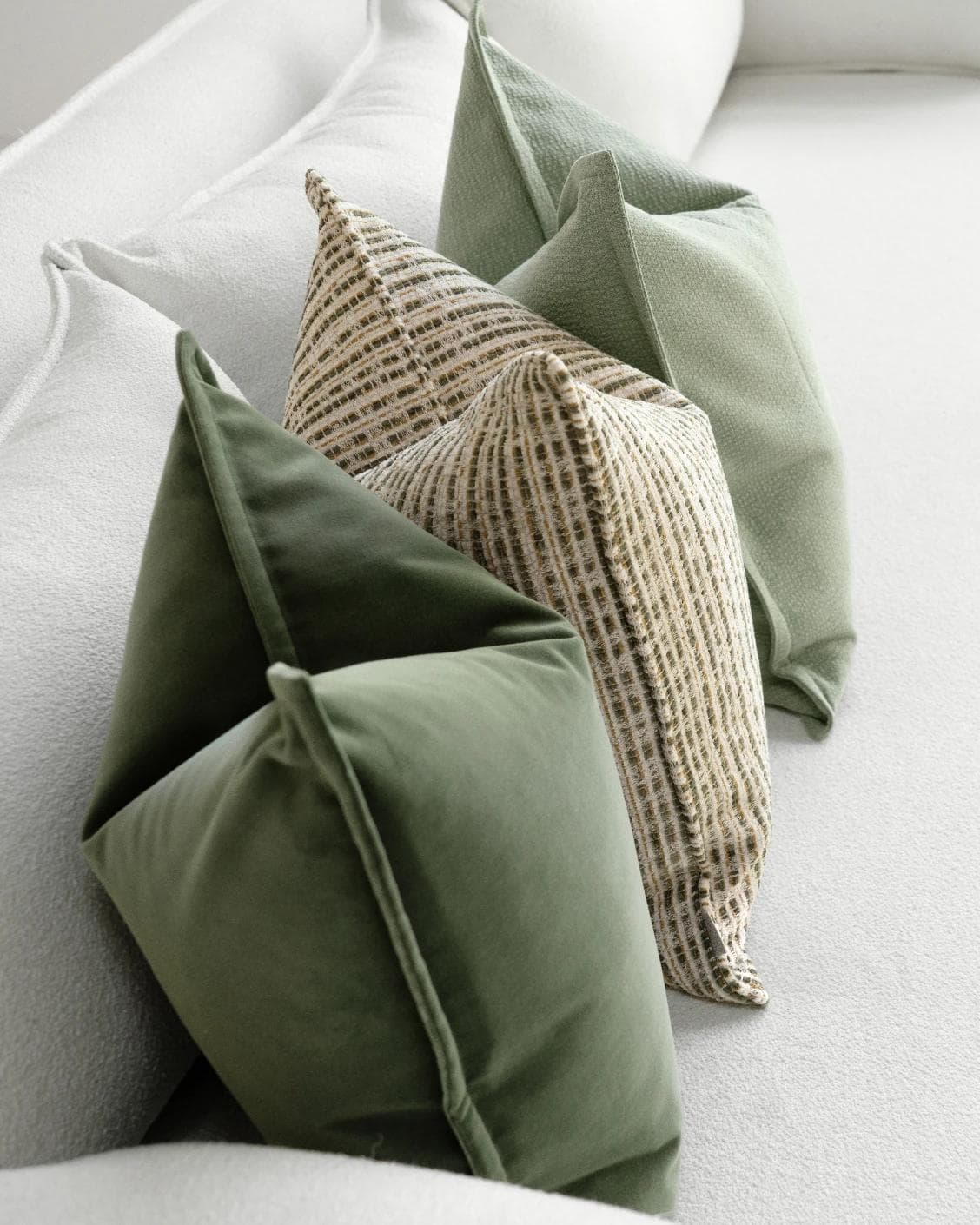 Gesty Bundle cushion, shown in a product top view as image 9