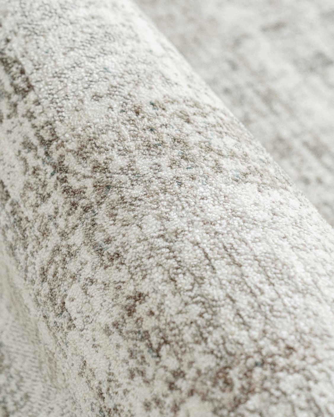 ada-ivory-ivory-taupe-standard-carpet-product-closeup-view-top-id-DSC03524.webp