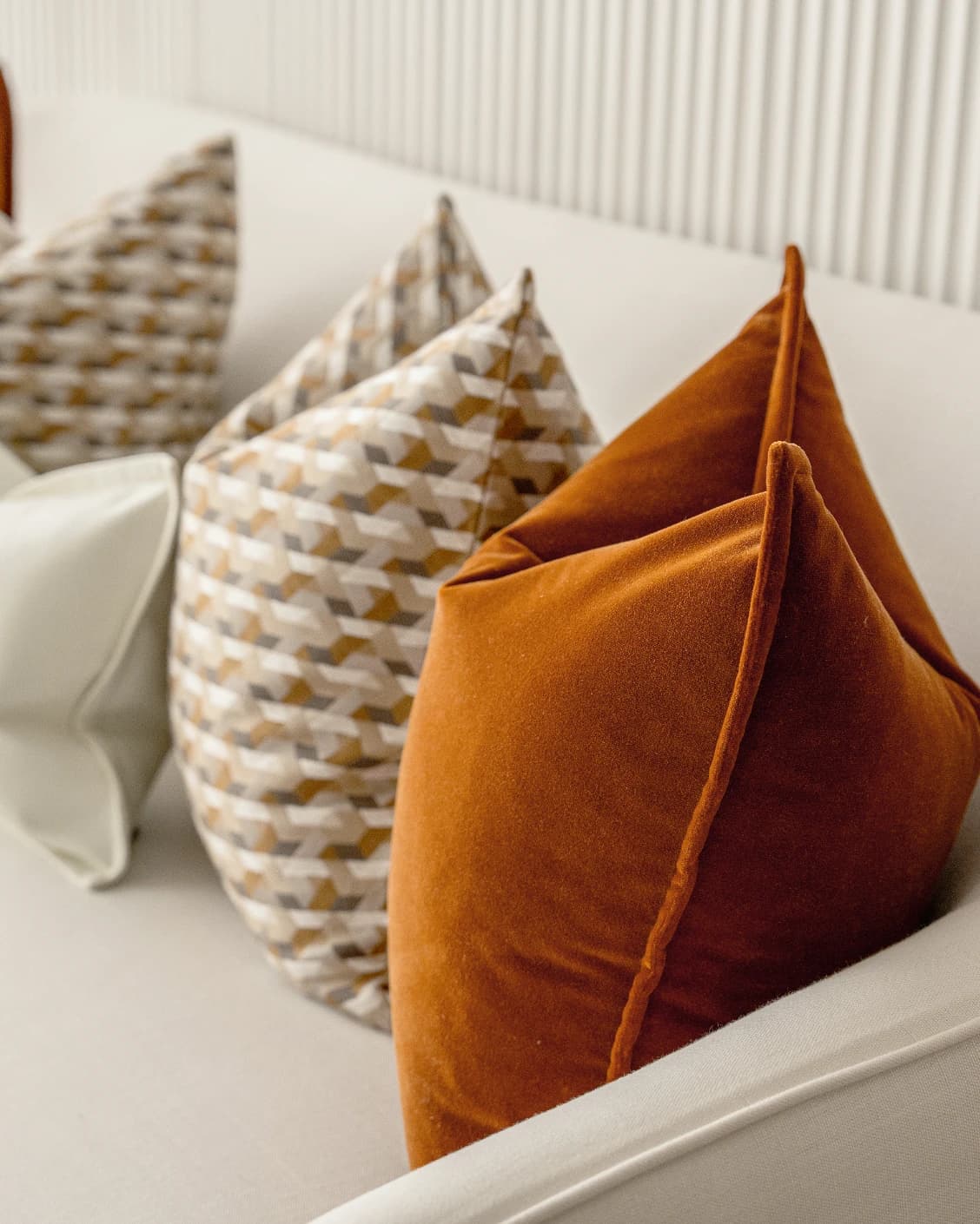 adira-bundle-rust-orange-beige-white-bundle-lifestyle-right-view-front-id-DSC04478.webp