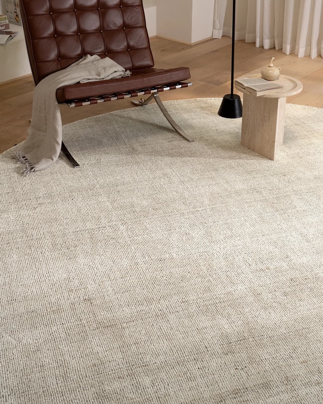 adora-shell-ivory-round-lifestyle-closeup-view-carpet-id-DSC02801