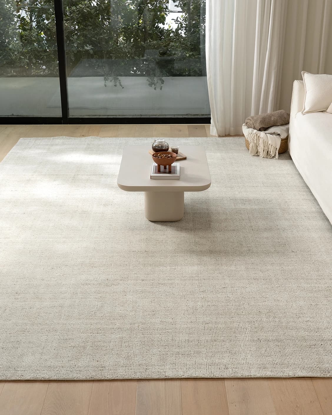 adora-shell-ivory-standard-lifestyle-front-view-carpet-id-DSC02836