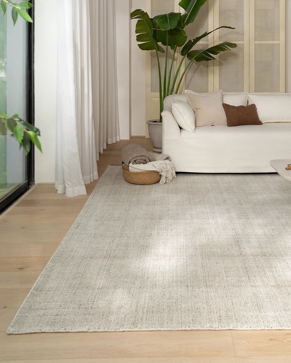 adora-shell-ivory-standard-lifestyle-front-view-carpet-id-DSC02838