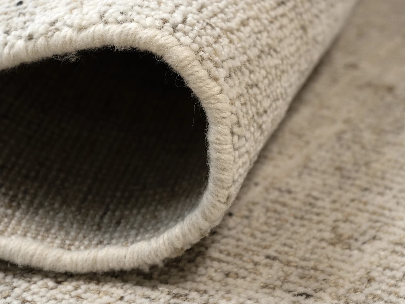 adora-shell-ivory-standard-product-closeup-view-carpet-id-dsc028502.webp