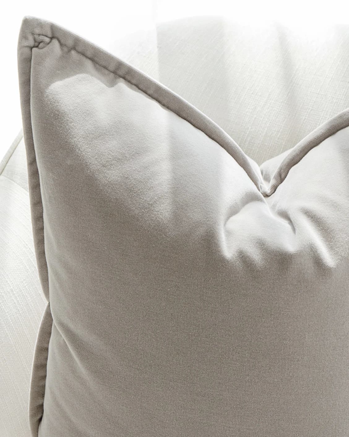 Alessandra Klimt single - indoor in beige, shown in a lifestyle close-up as image 1