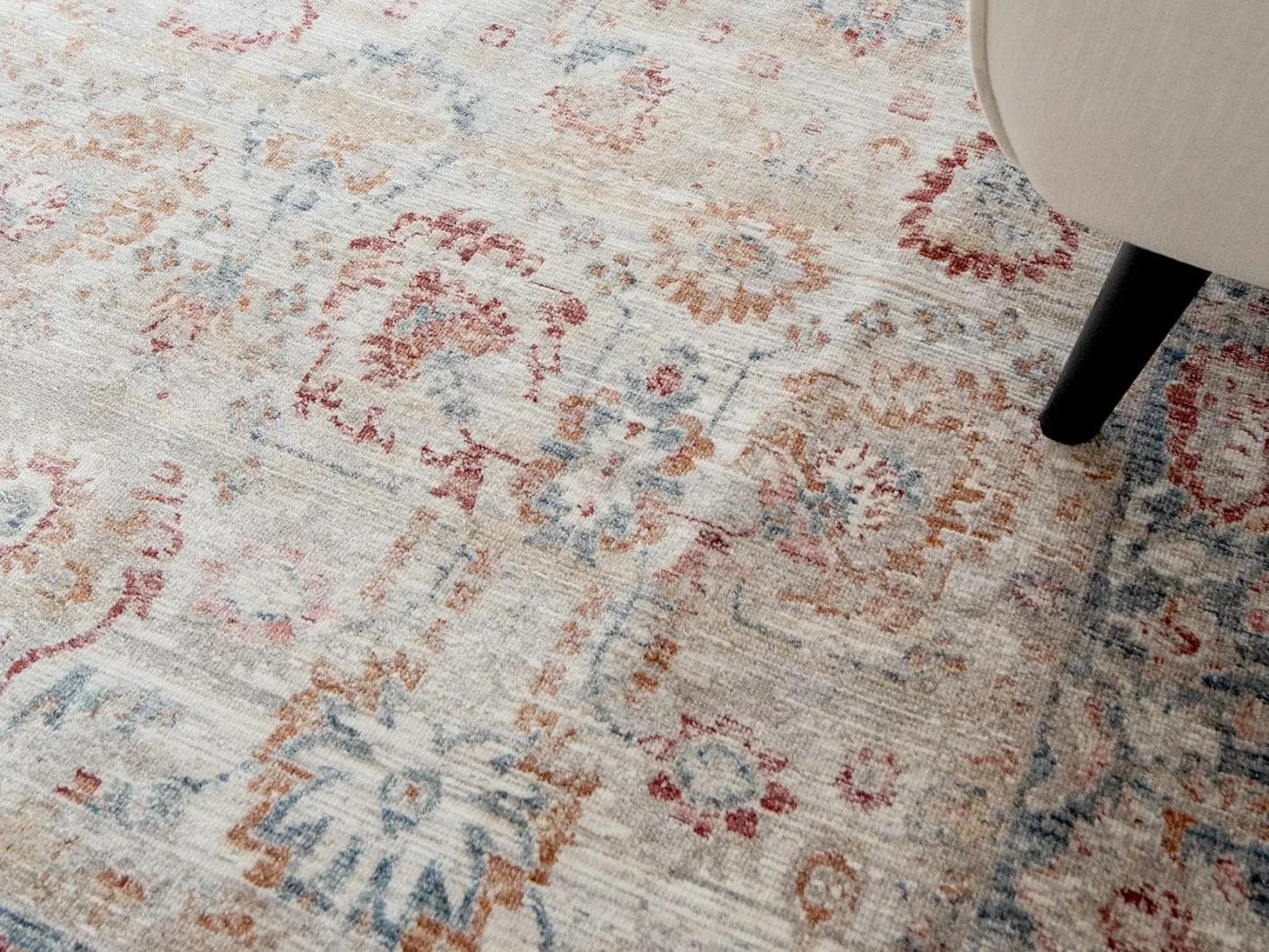 Alexander Sandy carpet in beige and red, shown in a lifestyle close-up as image 4