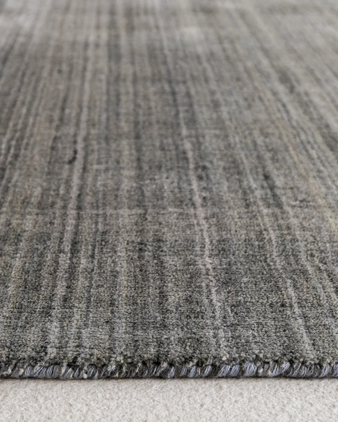 ava-ashton-grey-charcoal-standard-carpet-product-closeup-view-front-id-ar105284
