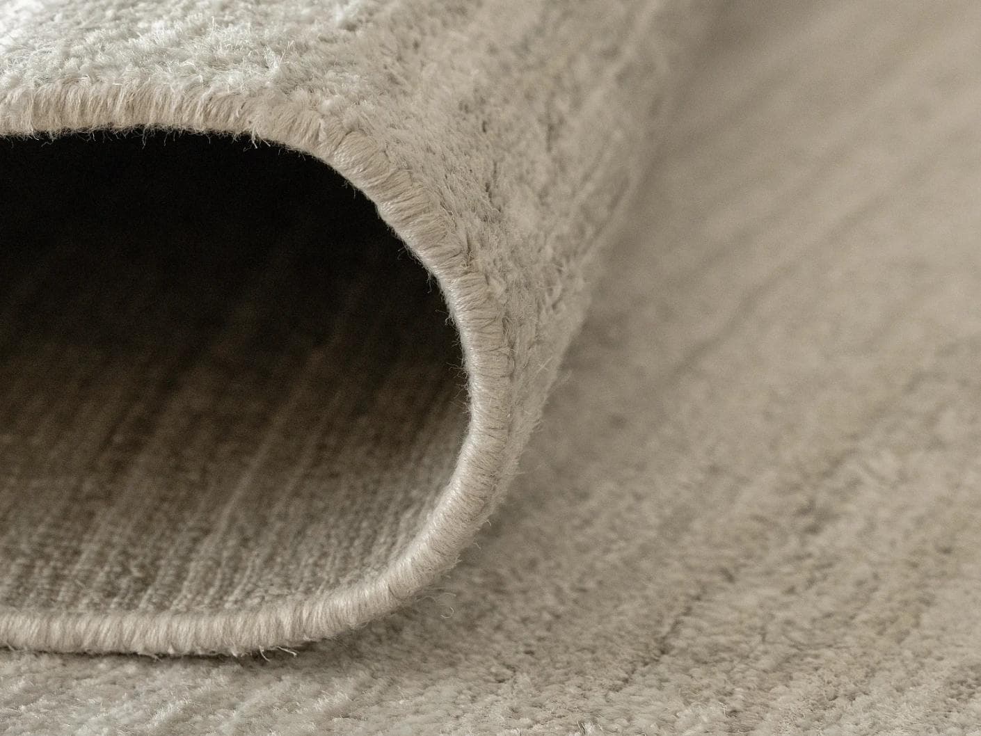 Beatrice Alba carpet in grey, shown in a product close-up as image 10