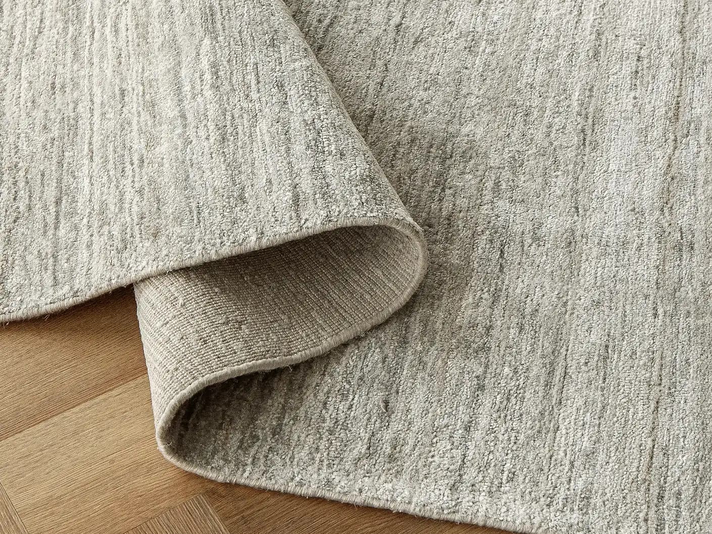 Beatrice Dune 02 carpets in dune and grey, shown in a product close-up view