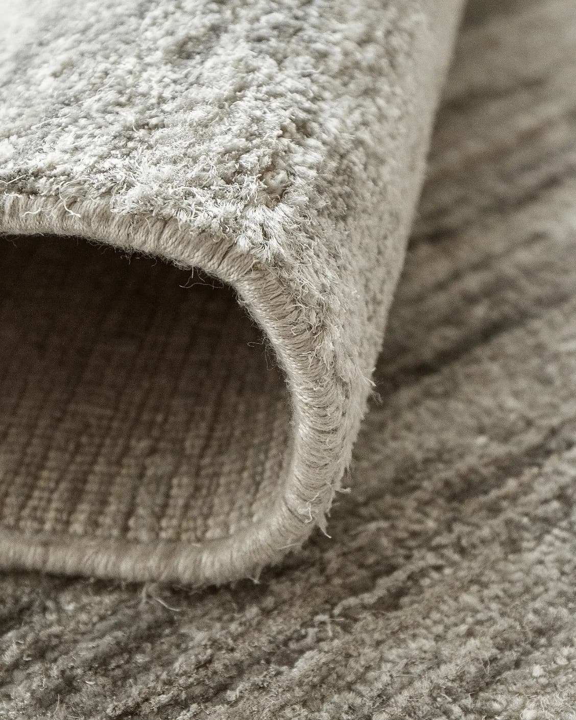 Beatrice Dune 01 carpet in dune and grey, shown in a product close-up as image 8
