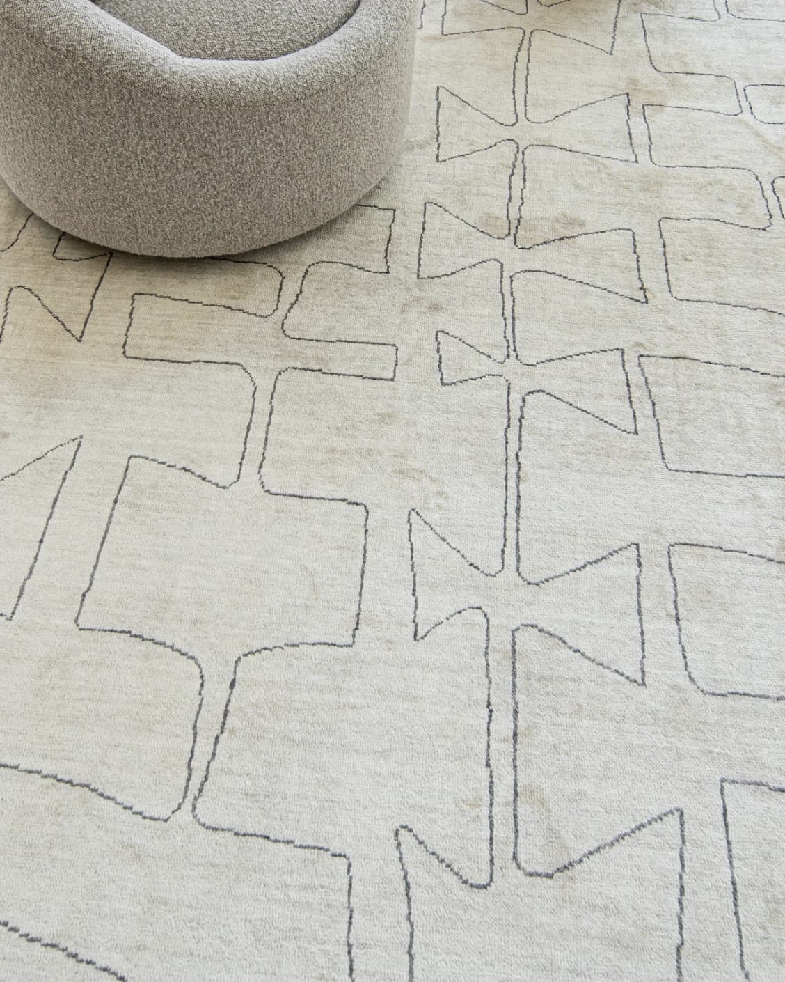 Caleb Ebony Round carpet in ebony, pearl and grey, shown in a lifestyle close-up as image 6