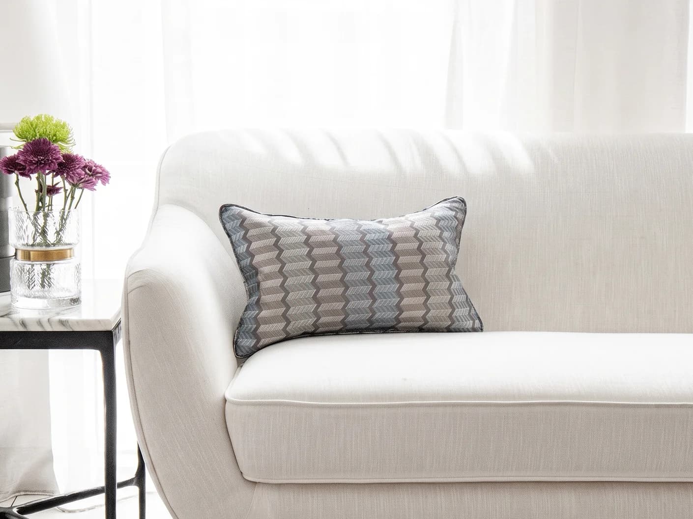 cecilia-canova-ii-cushion-multicolour-lifestyle-front-view-4x3-id-ar108614-v2