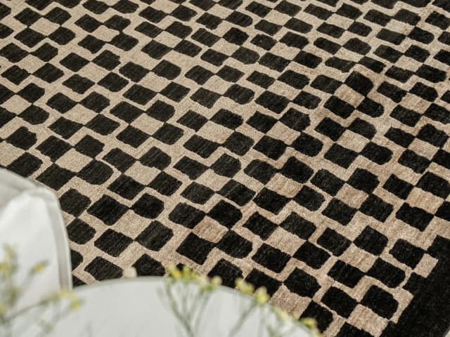 Chess Ebony carpets in beige and black, shown in a lifestyle close-up top view as image 2