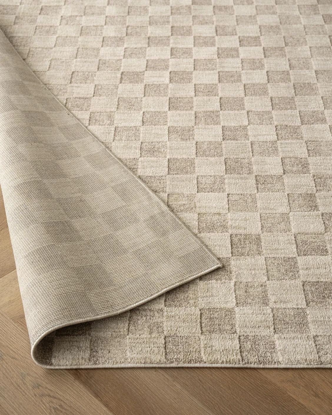 Cindy Dune Round carpet in taupe and beige, shown in a product close-up as image 9
