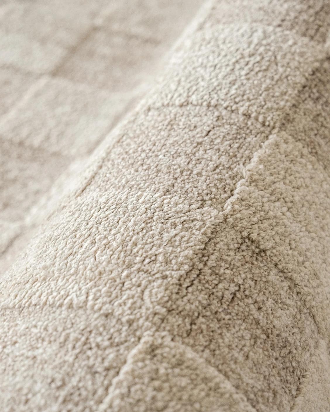 Cindy Dune Round carpet in taupe and beige, shown in a product close-up as image 11