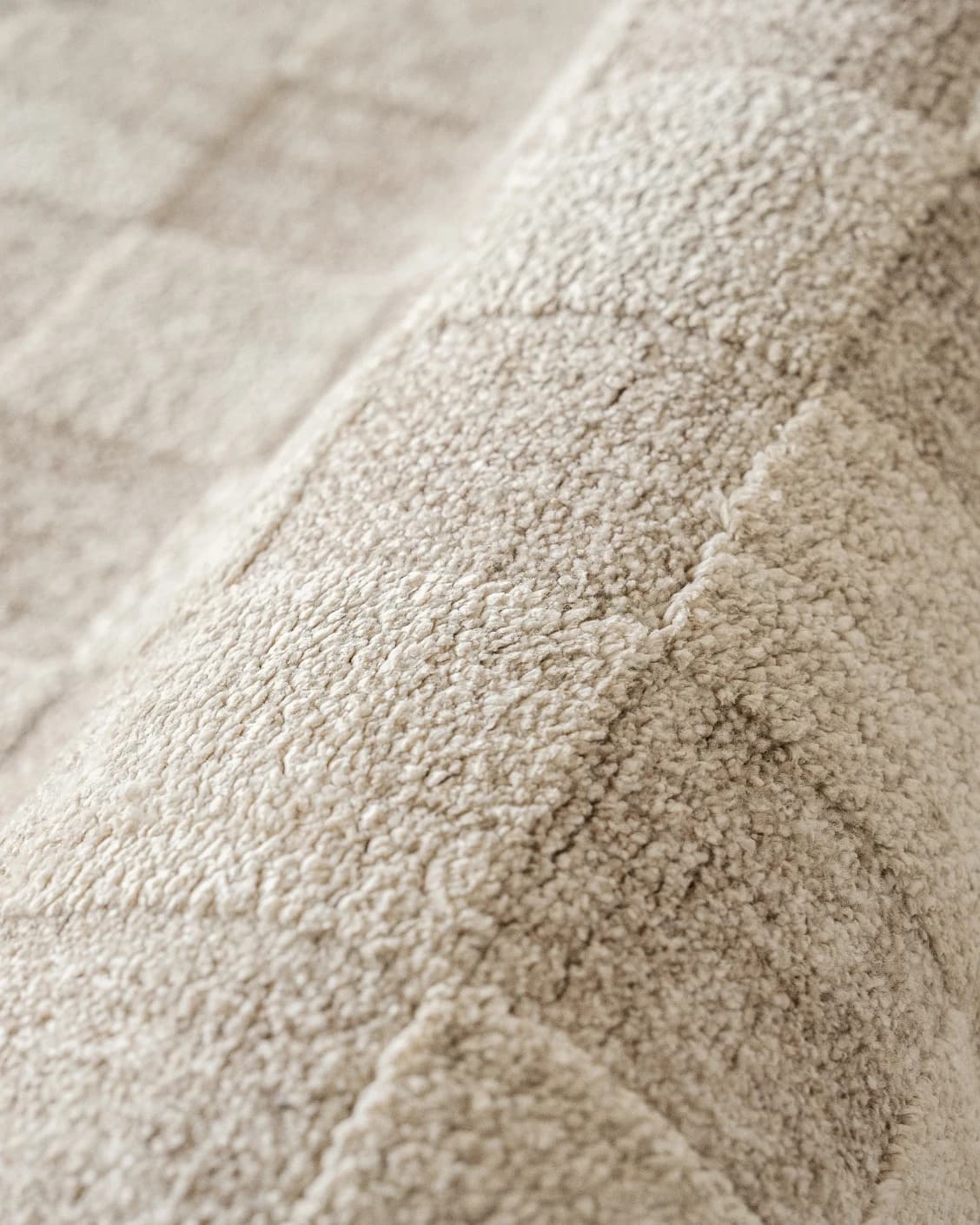 Cindy Dune carpets in dune, taupe and beige, shown in a close-up as image 9
