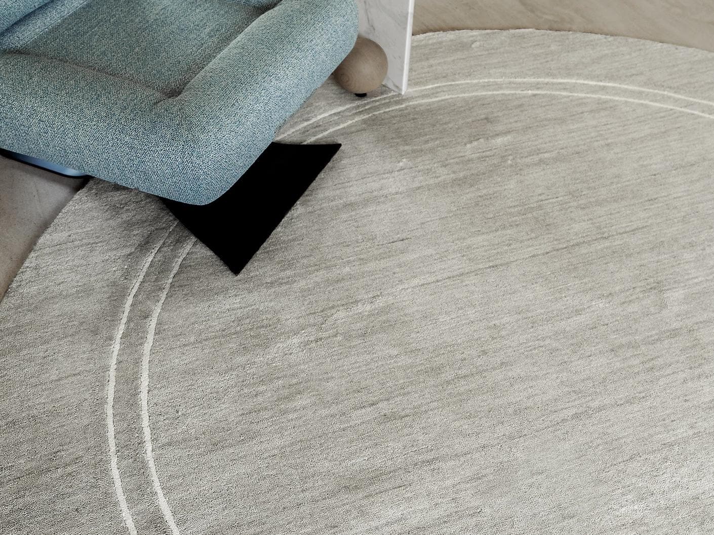 Colin Alba Round carpet in white and grey, shown in a lifestyle close-up top view as image 4