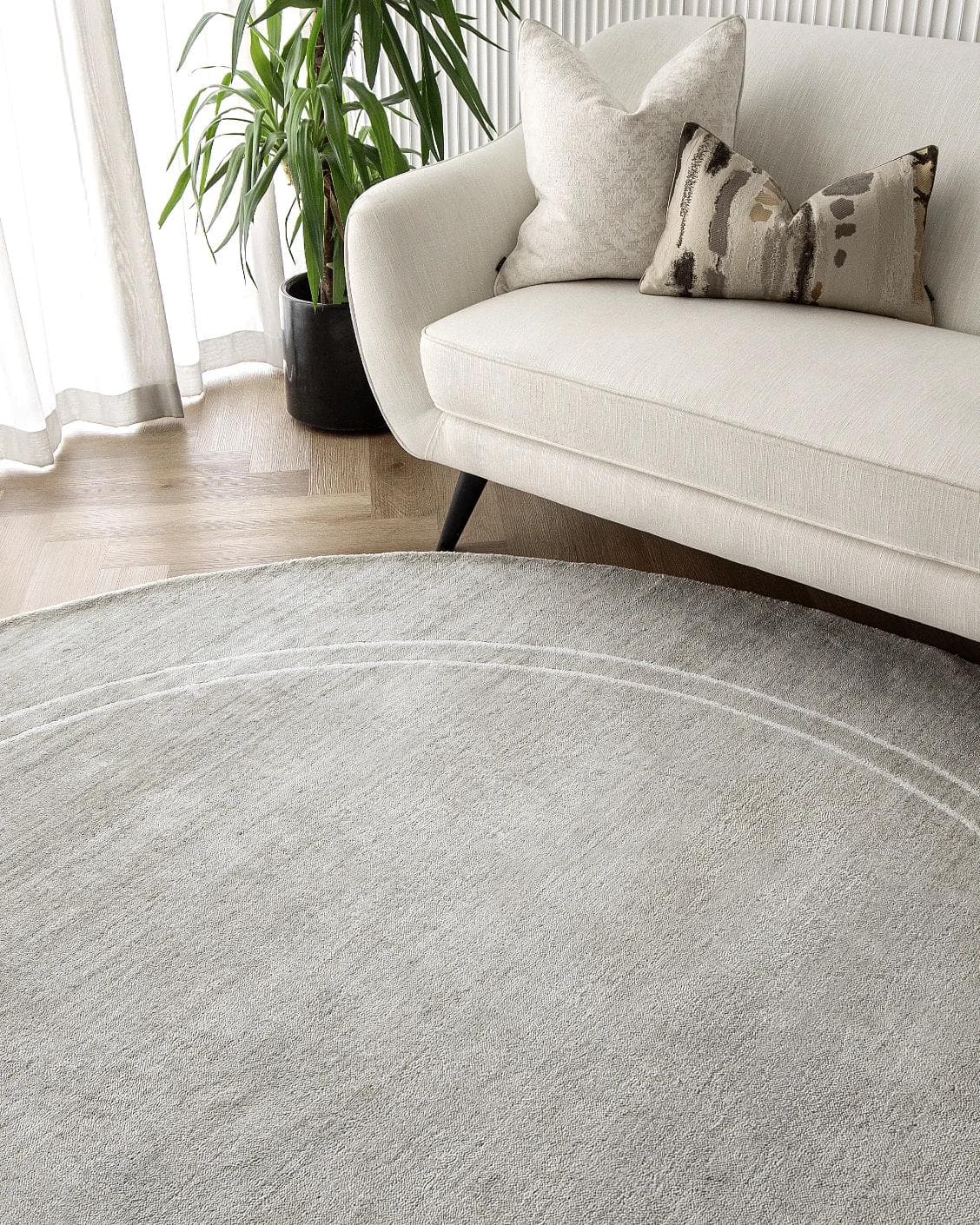 Colin Alba Round carpet in white and grey, shown in a lifestyle right view as image 7