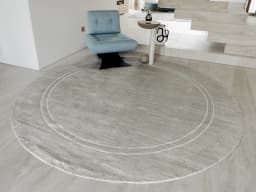 Colin Alba Round carpet in white and grey, shown in a lifestyle front view