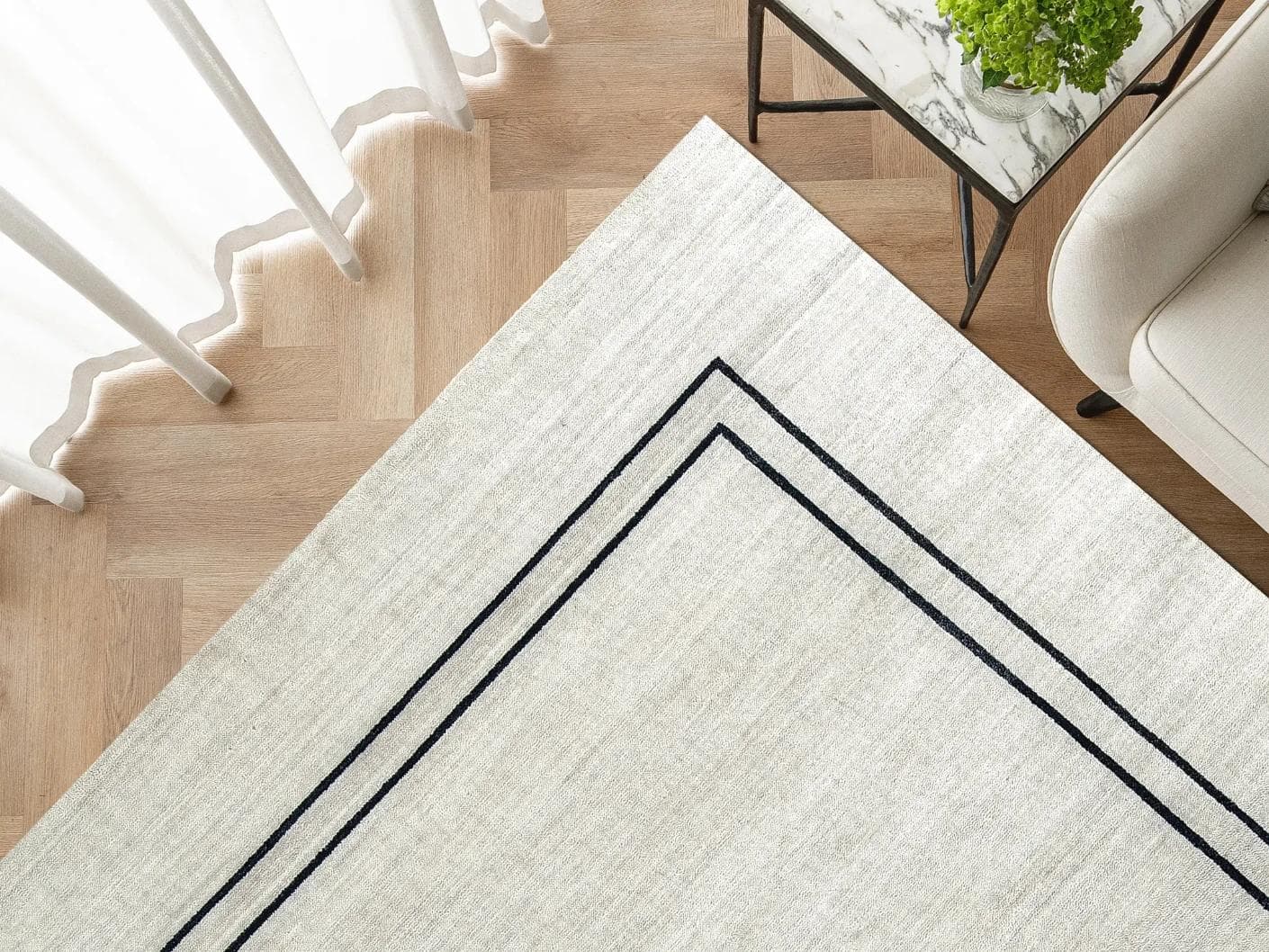 Colin Bianca Round carpet in white, black and pearl, shown in a lifestyle top view as image 4