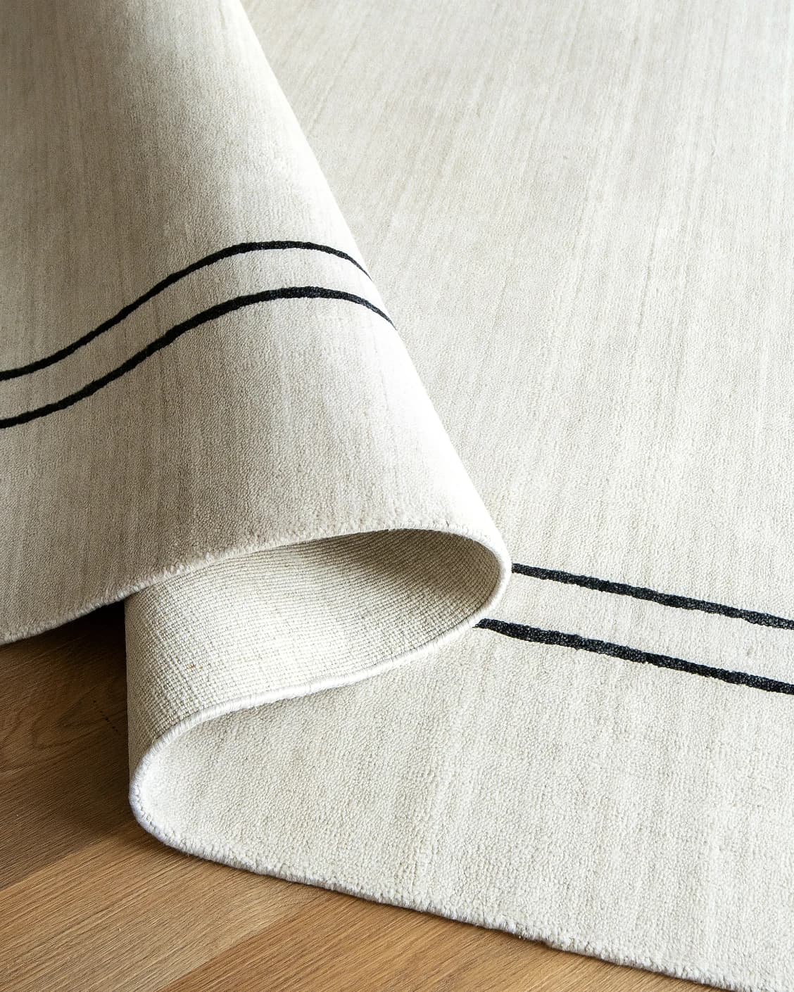 Colin Bianca carpet in white, black and pearl, shown in a product close-up front view as image 5