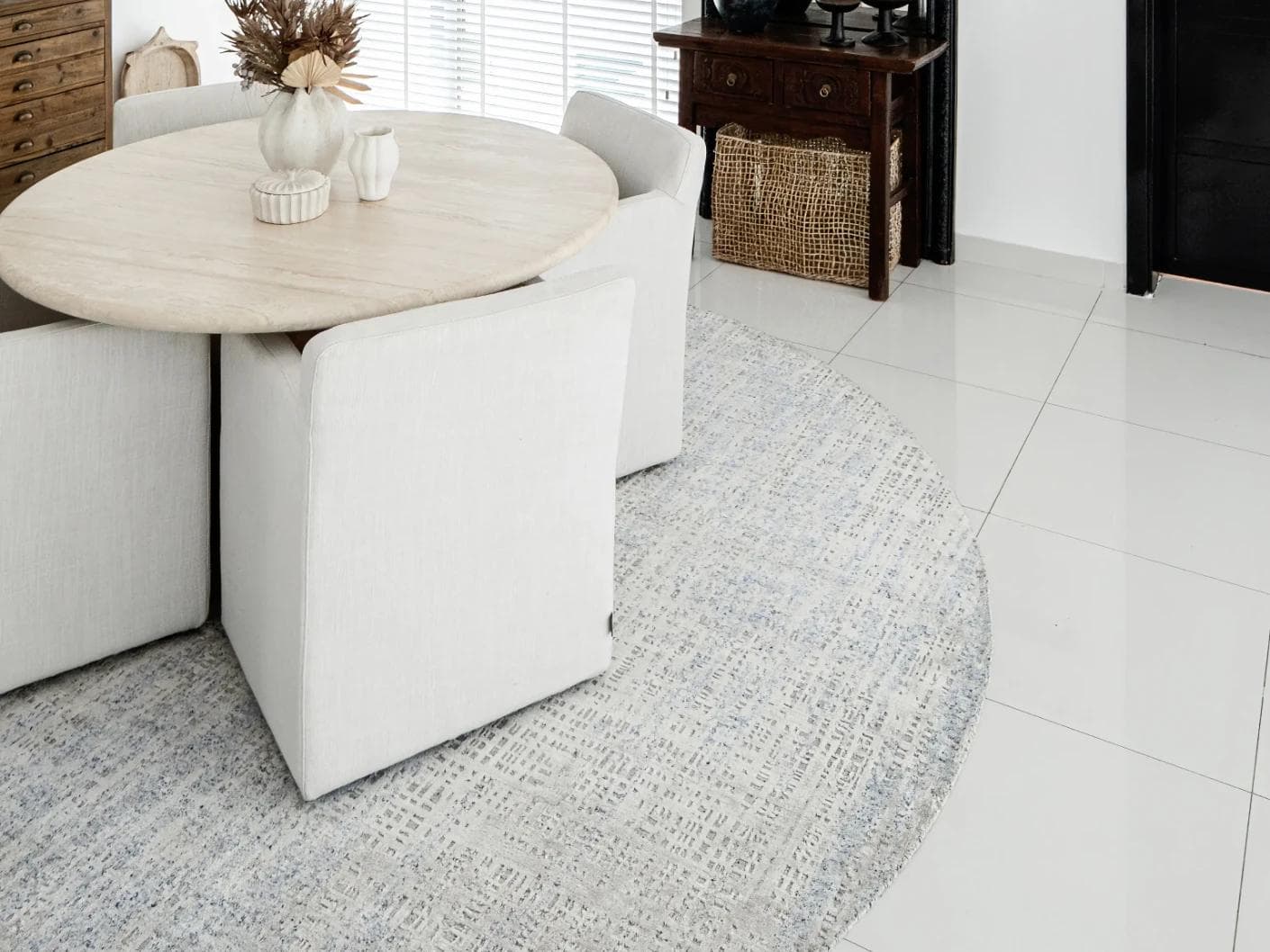 Eh Dillan Ocean Round carpet in blue, shown in a lifestyle right view as image 5