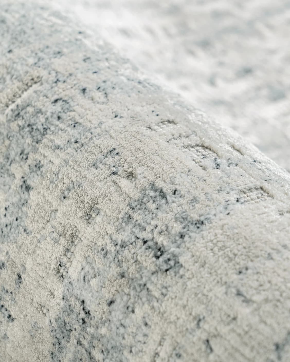 Eh Dillan Ocean carpet in blue, shown in a product close-up as image 11