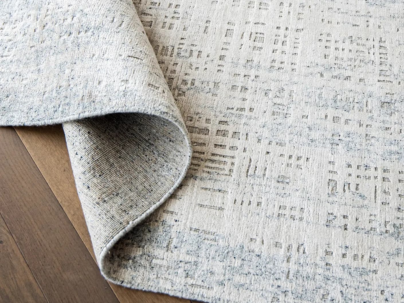 Eh Dillan Ocean Round carpets in blue, shown in a product top view
