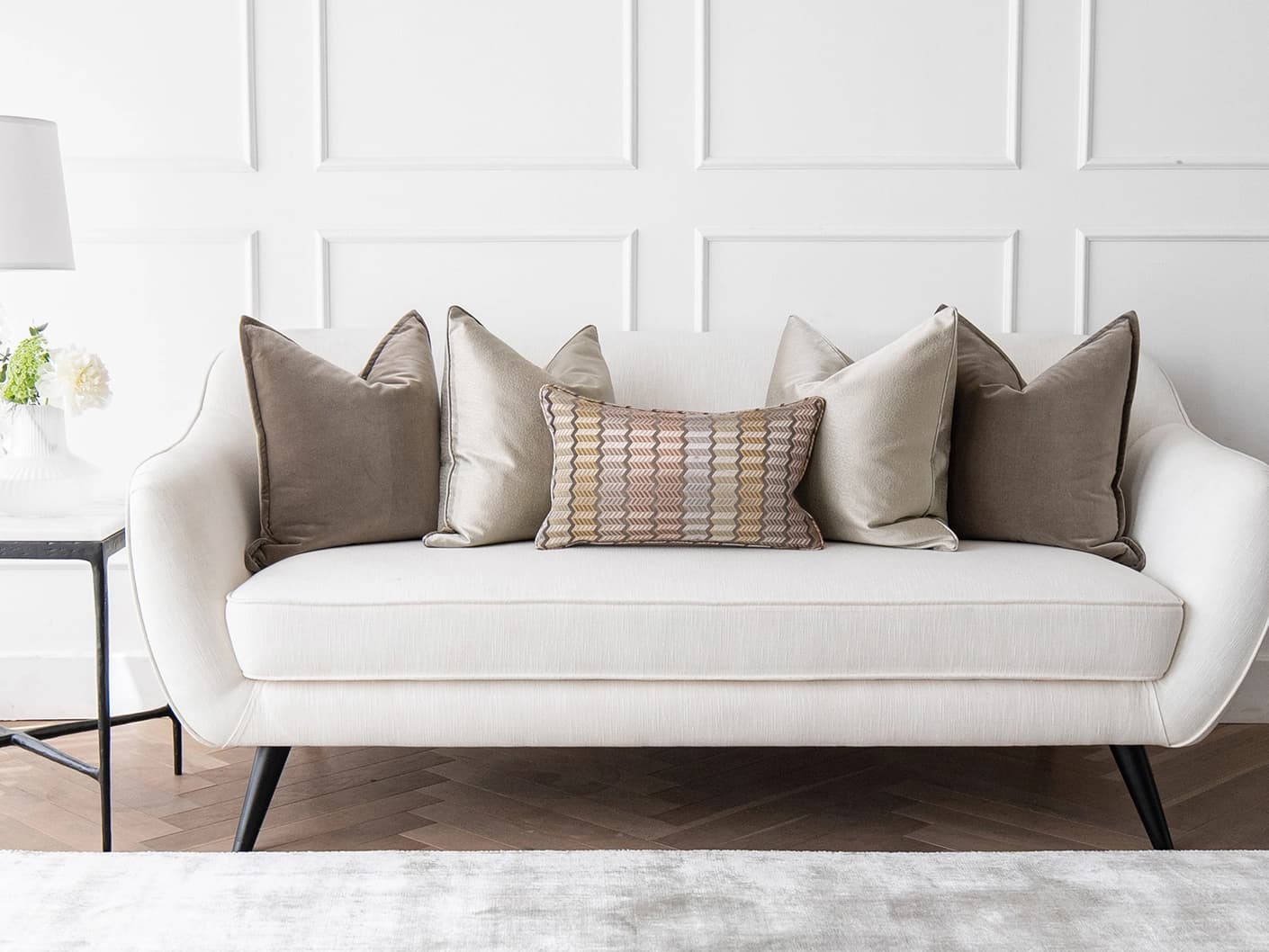 eliana-bundle-cushion-brown-orange-silver-beige-lifestyle-front-view-4x3-id-ar109274-v1