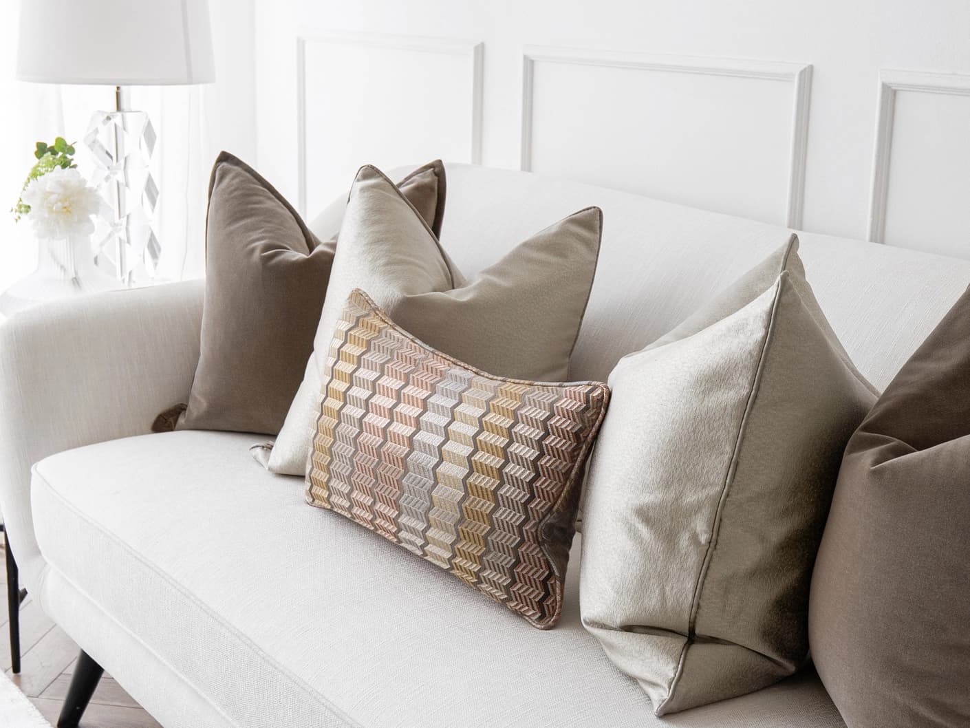 eliana-bundle-cushion-brown-orange-silver-beige-lifestyle-right-view-4x3-id-ar109278-v1