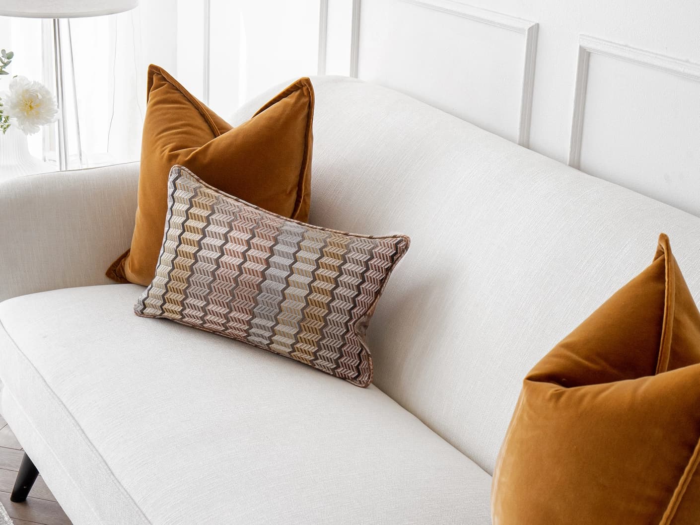 ellie-bundle-cushion-orange-silver-lifestyle-right-view-4x3-id-ar109110-v1
