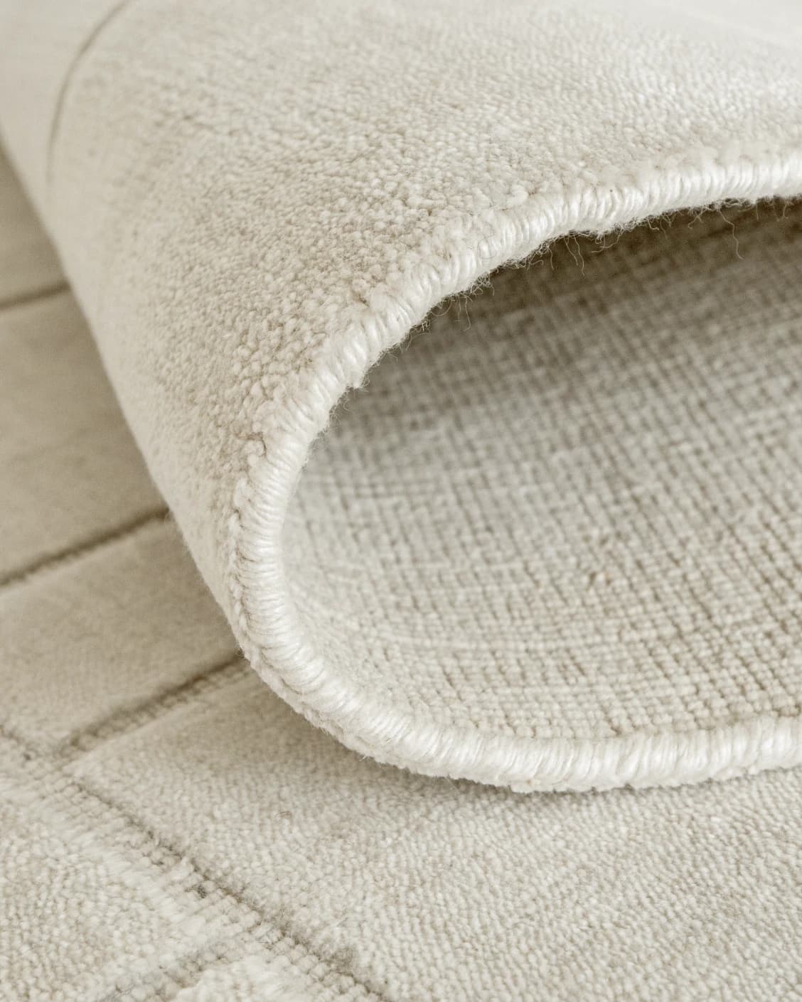 Elliot Bianca carpet in white and pearl, shown in a product close-up as image 10