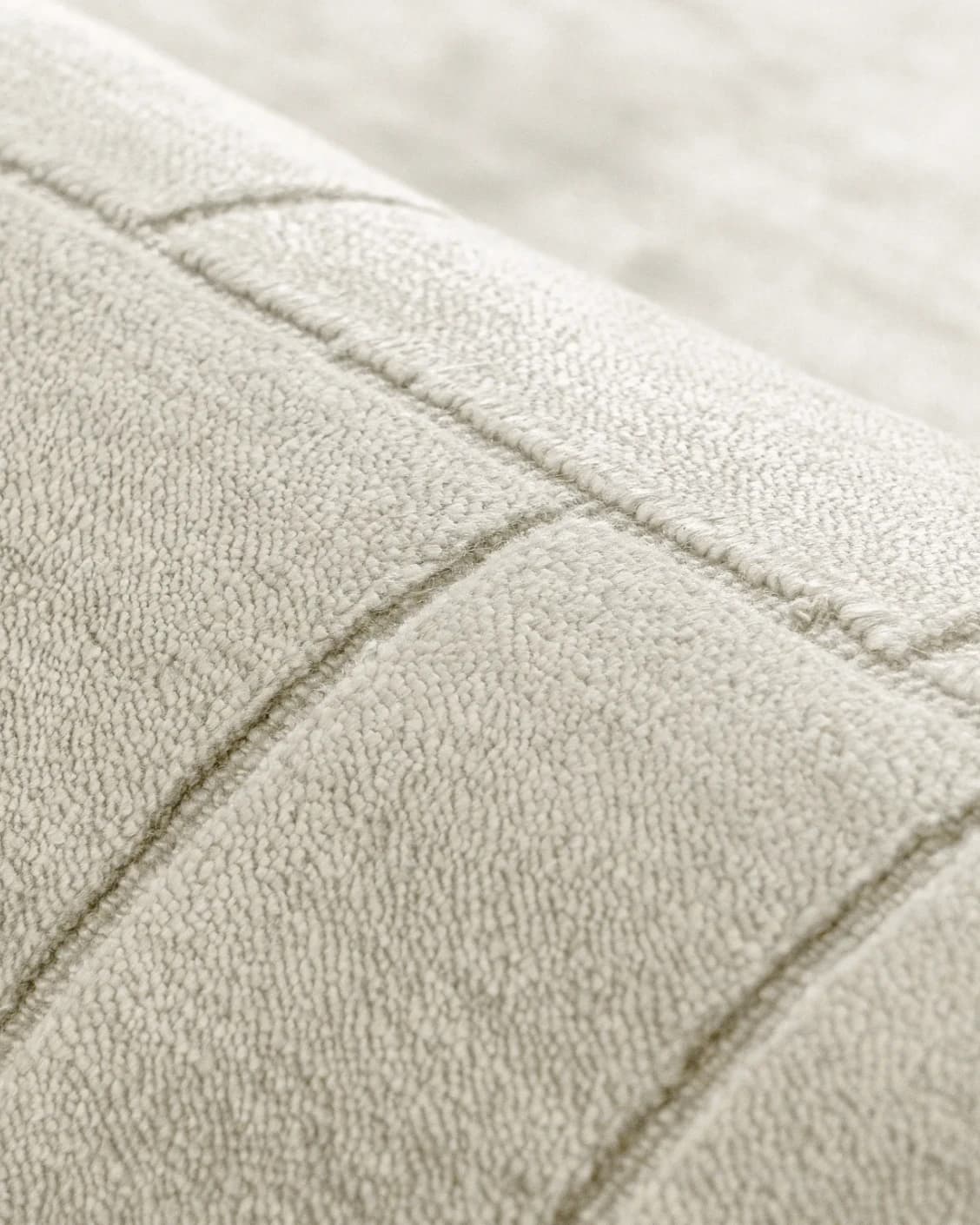 Elliot Bianca carpet in white and pearl, shown in a product close-up as image 14