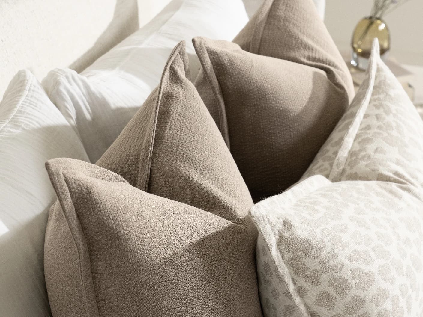Fidha Bundle bundle - indoor in beige, shown in a lifestyle close-up top view as image 1