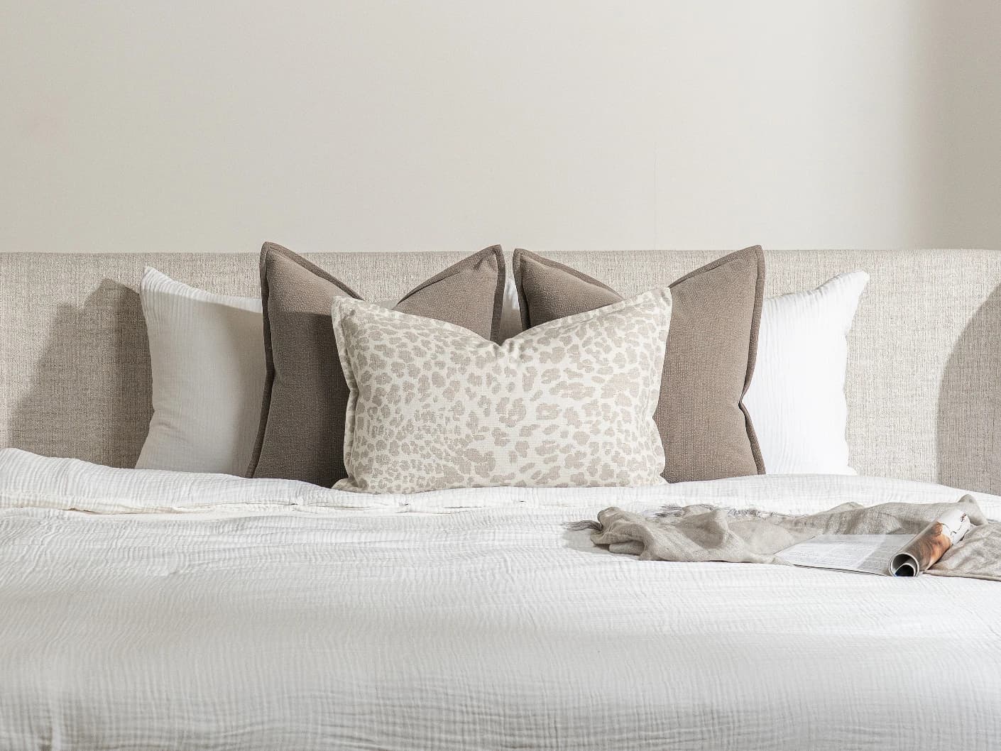 Fidha Bundle bundle - indoor in beige, shown in a lifestyle front view as image 2
