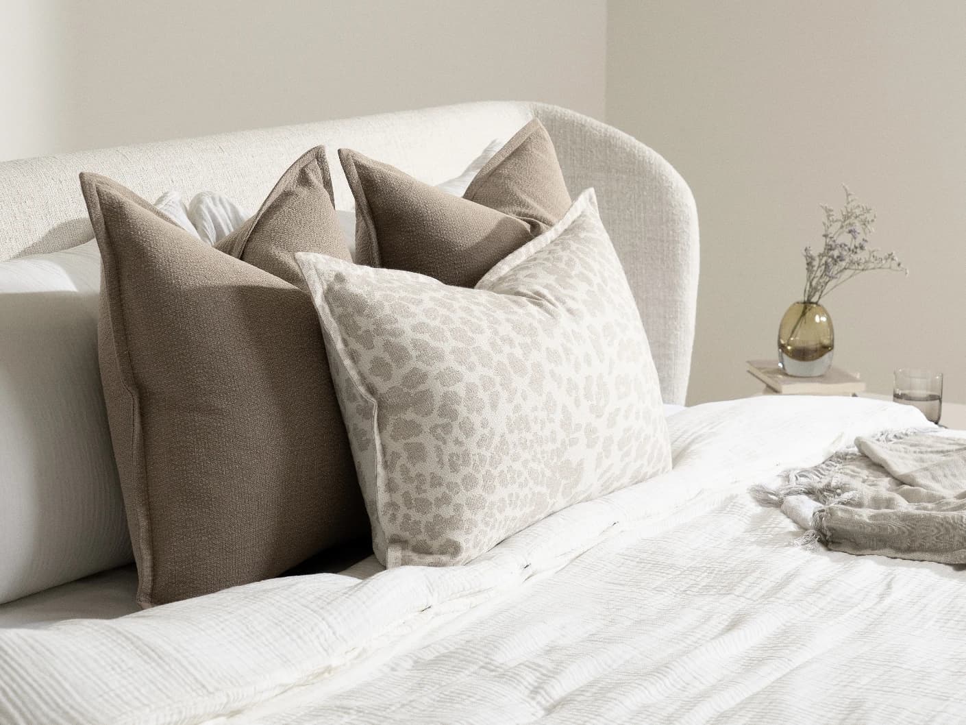 Fidha Bundle bundle - indoor in beige, shown in a lifestyle left view as image 3