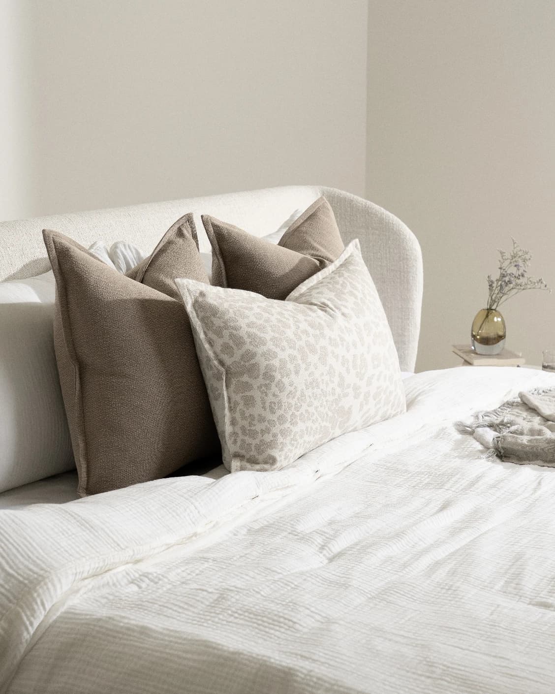 Fidha Bundle bundle - indoor in beige, shown in a lifestyle left view as image 3