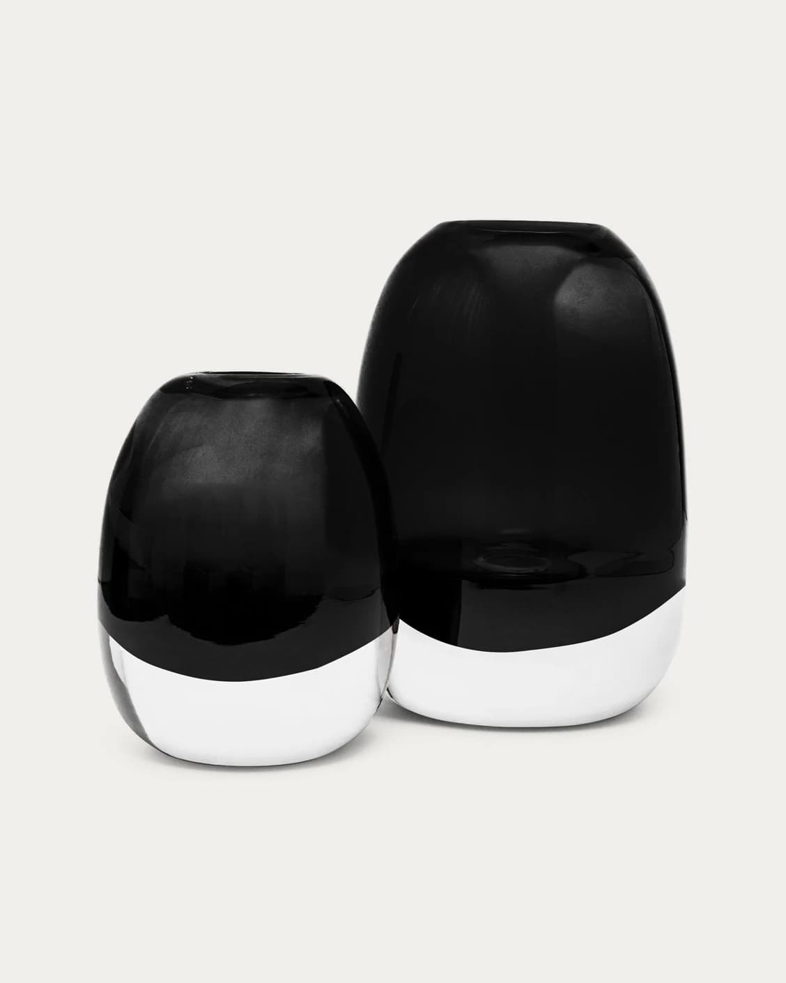 gracey-storms-grey-vases-product-front-view-id-gracey-storms.webp