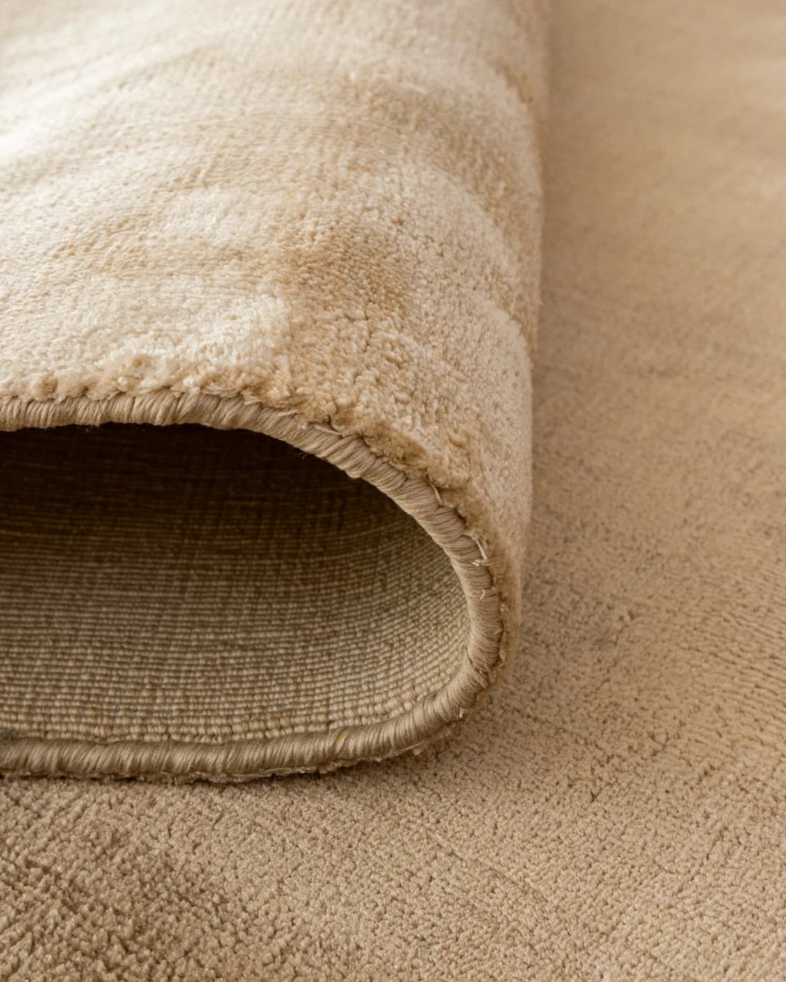 Hartman Sandy carpet in beige, shown in a product close-up as image 8