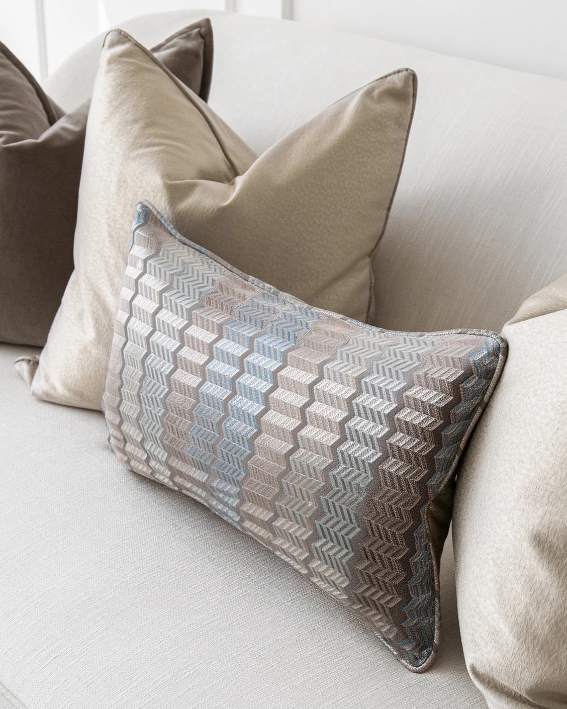 james-bundle-cushion-brown-blue-silver-beige-lifestyle-closeup-view-4x5-id-ar109264-v1