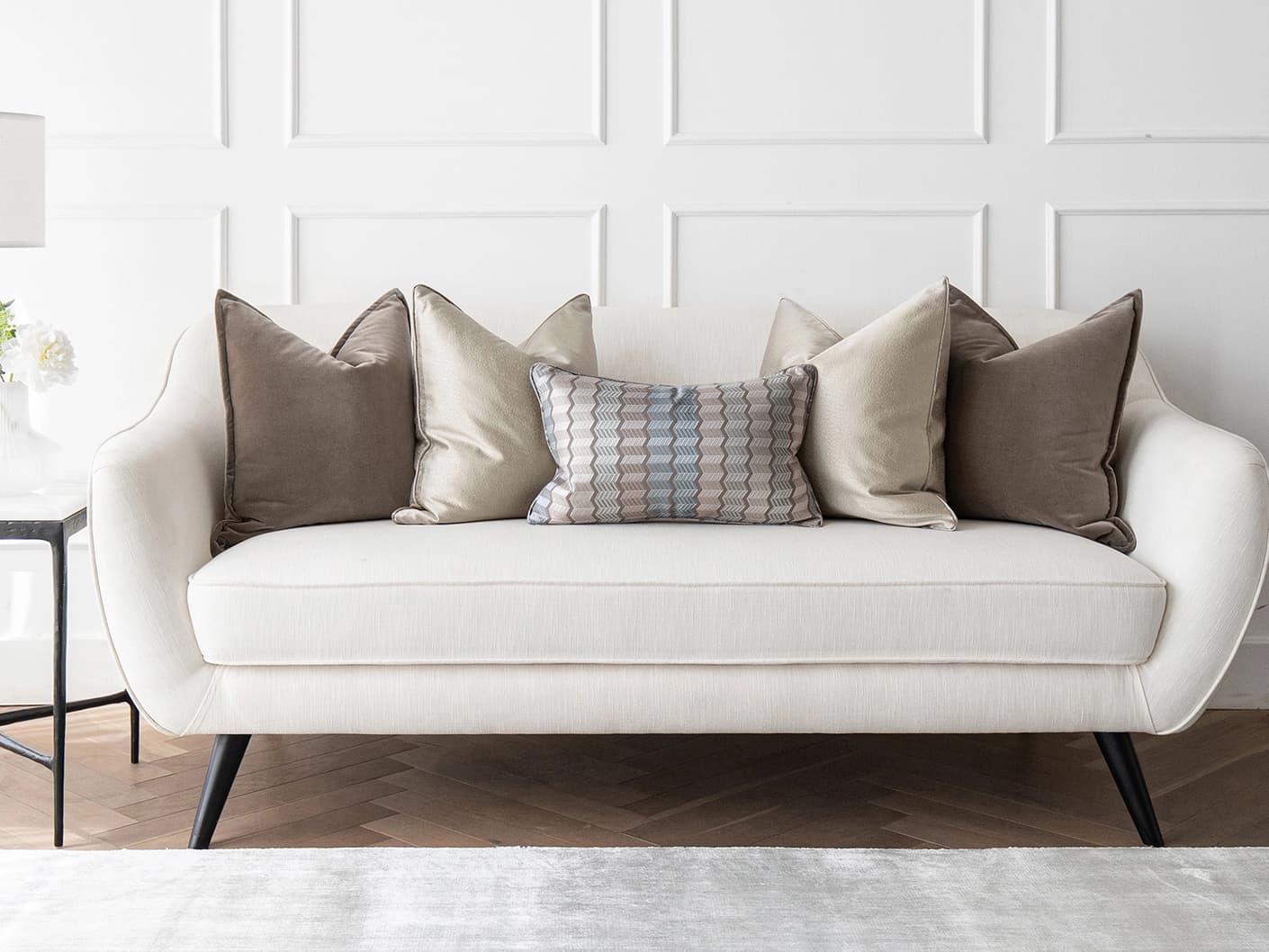 james-bundle-cushion-brown-blue-silver-beige-lifestyle-front-view-4x3-id-ar109259-v1