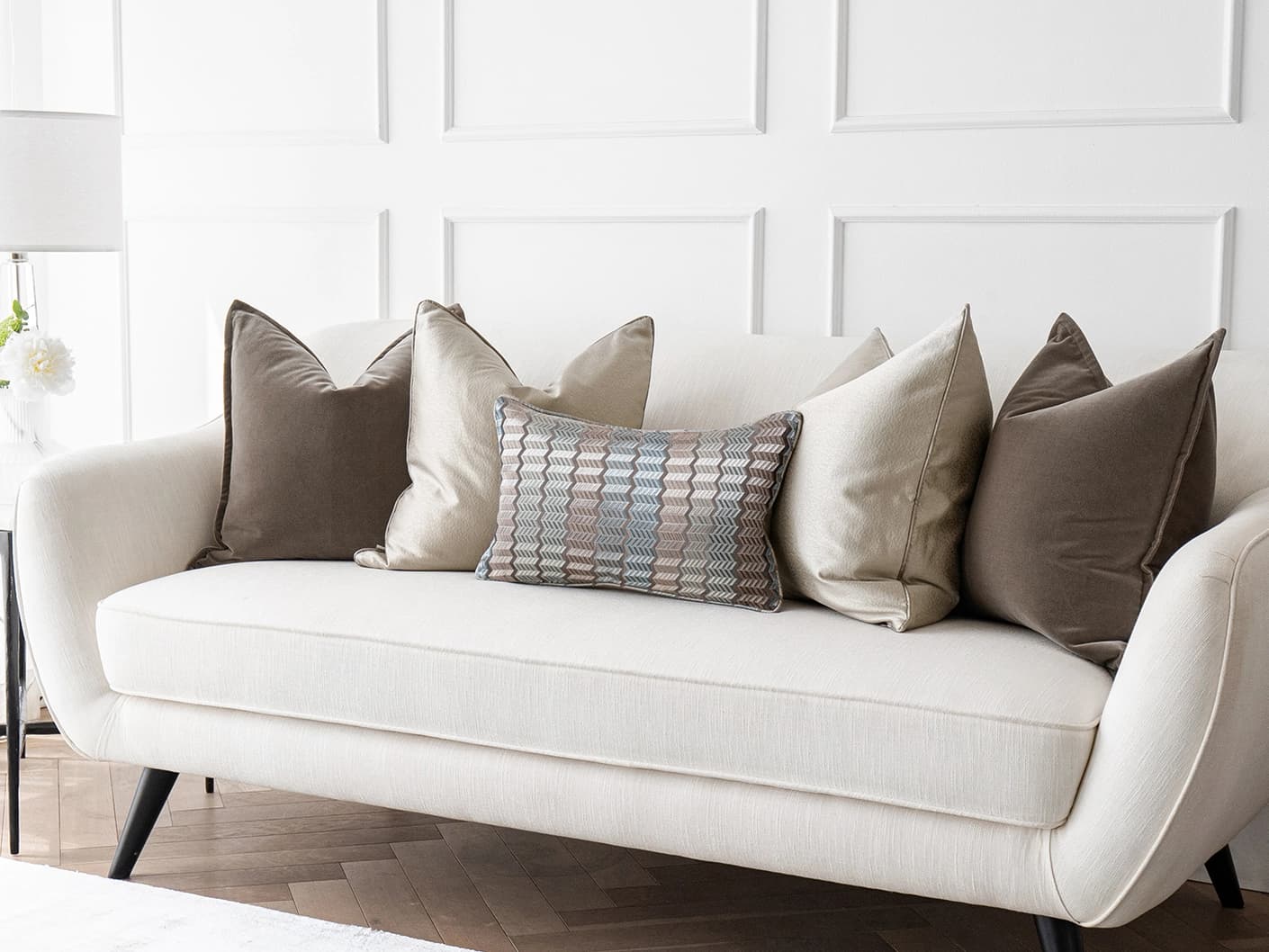 james-bundle-cushion-brown-blue-silver-beige-lifestyle-right-view-4x3-id-ar109261-v1