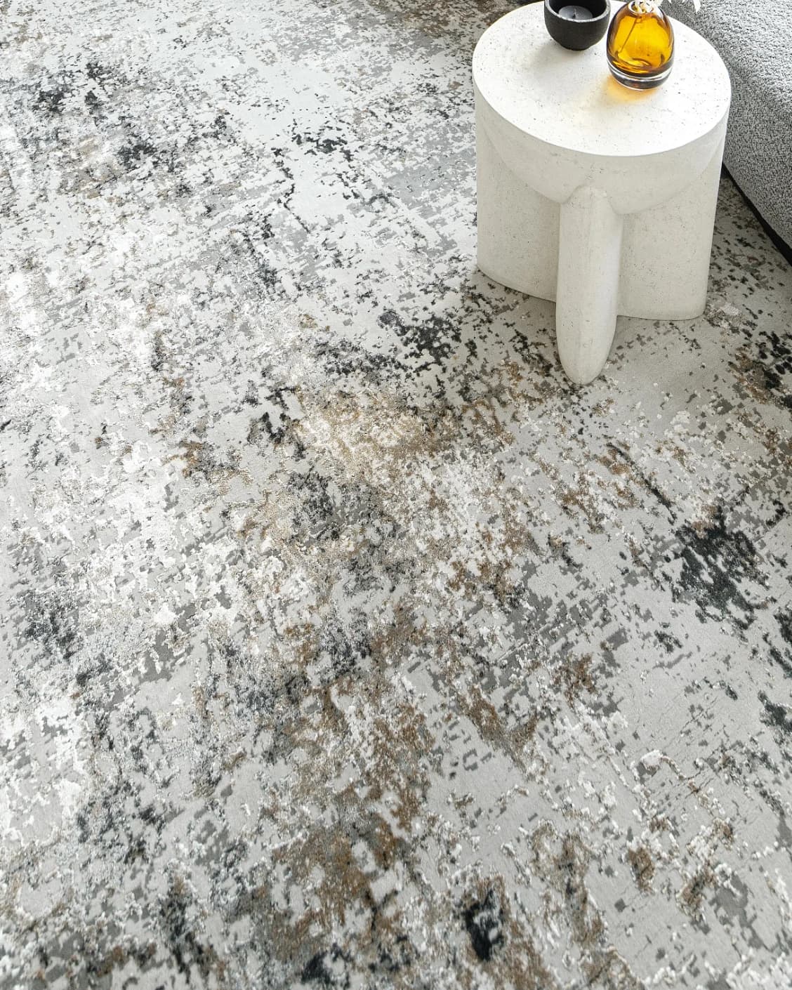 Jay Haywoods carpet in grey, shown in a lifestyle close-up as image 8