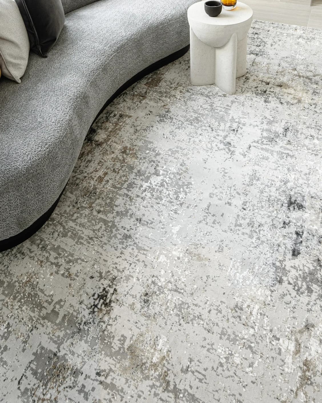Jay Haywoods carpet in grey, shown in a lifestyle top view as image 6