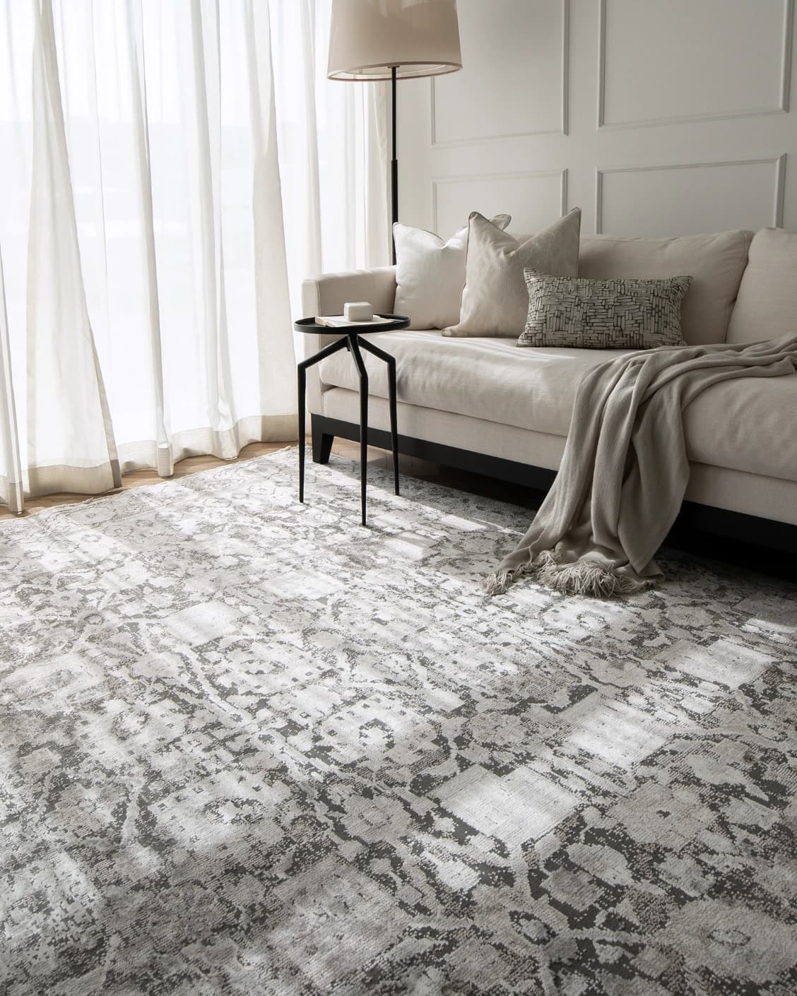 Jerik Ashton in grey, shown in a lifestyle right view as image 4