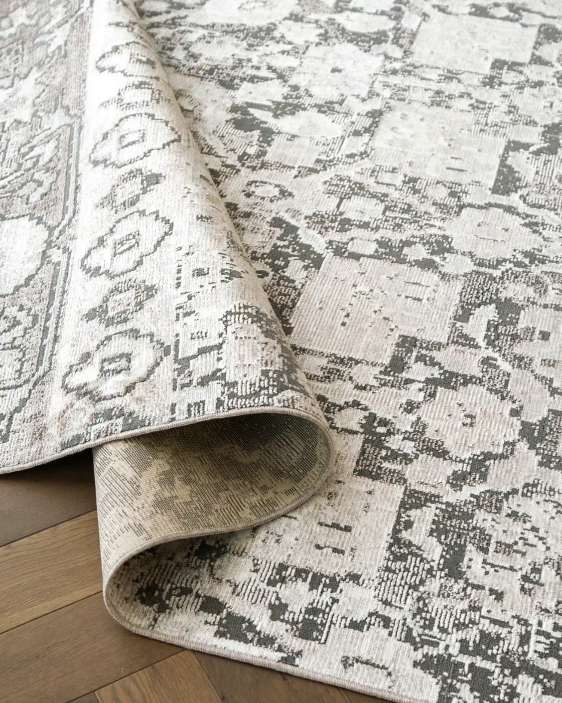 Jerik Ashton in grey, shown in a product close-up as image 10