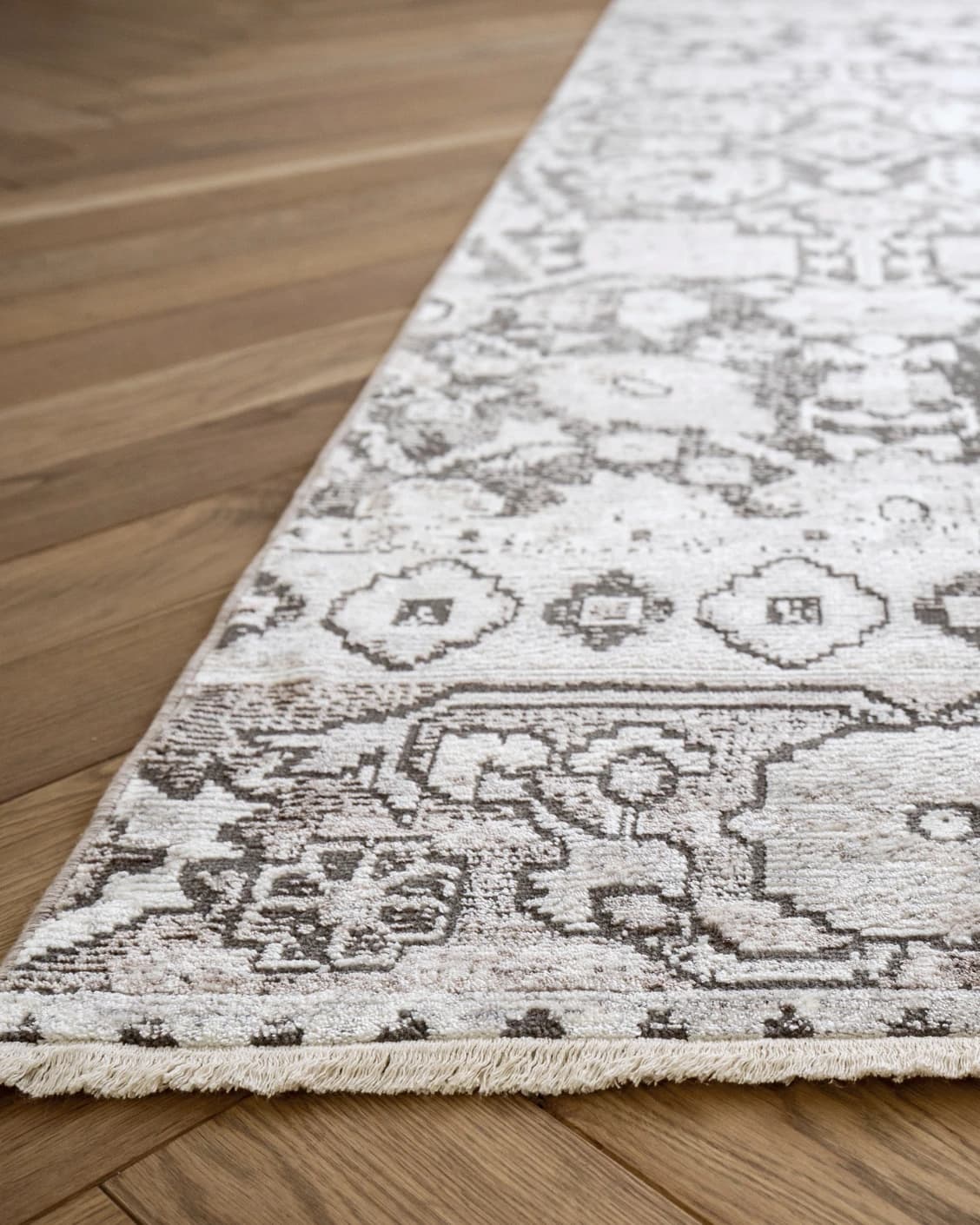 Jerik Ashton in grey, shown in a product close-up as image 6