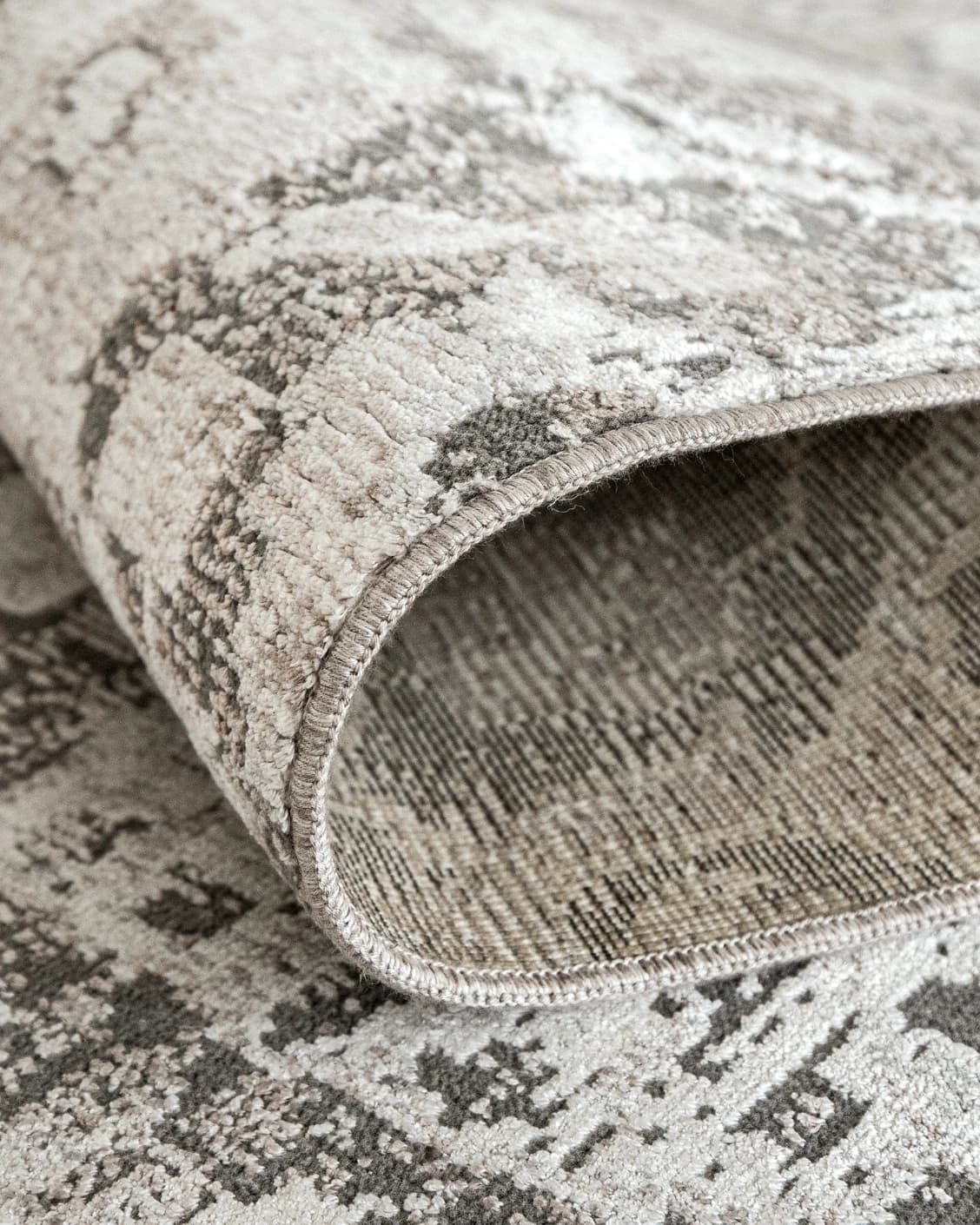 Jerik Ashton in grey, shown in a product close-up as image 7